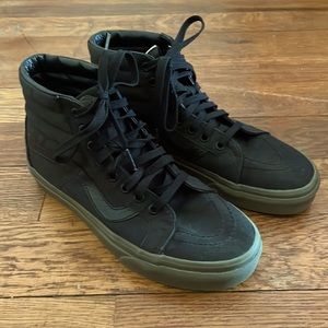 All Black Men’s Vans Sk8-mid Sneakers, size 7.5